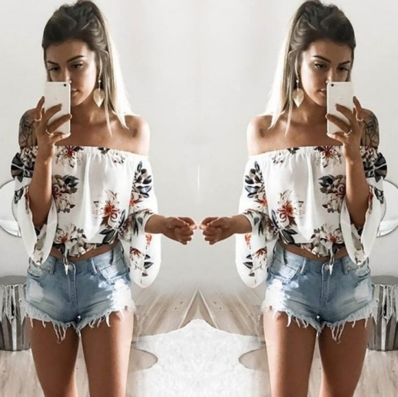 - Tops - *Cute* Floral Off Shoulder Summer Blouse